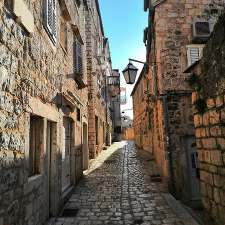 Hvar Out *