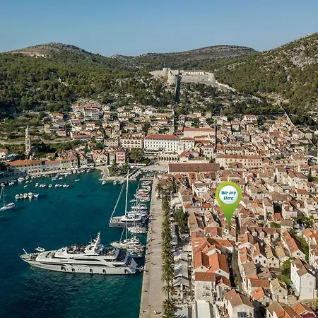 Hvar Out Daire *