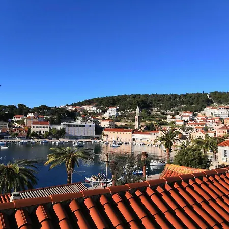 Hvar Out