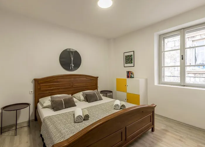 Hvar Out Apartamento *