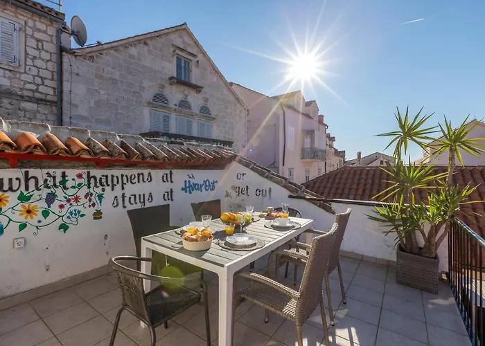 Hvar Out Apartamento *